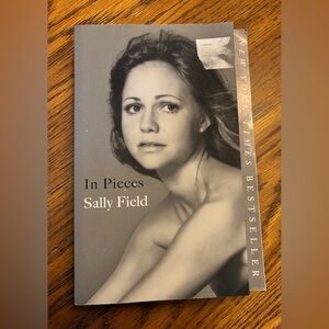 ✨✨In Pieces by Sally Field Book✨✨